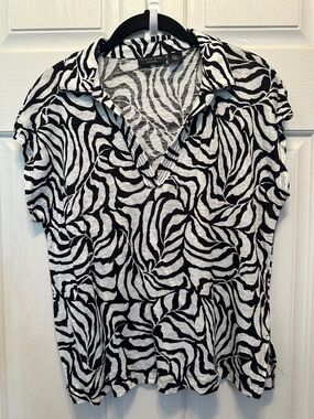 Tahari 100% Linen Black & White Abstract Print Short Sleeve Polo Size M